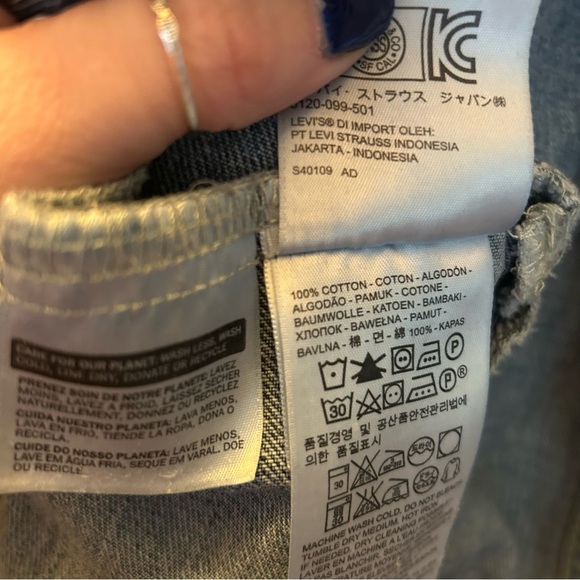 Vintage Levi's Medium Stonewash Trucker
Jacket L (72335) - Picture 8 of 9